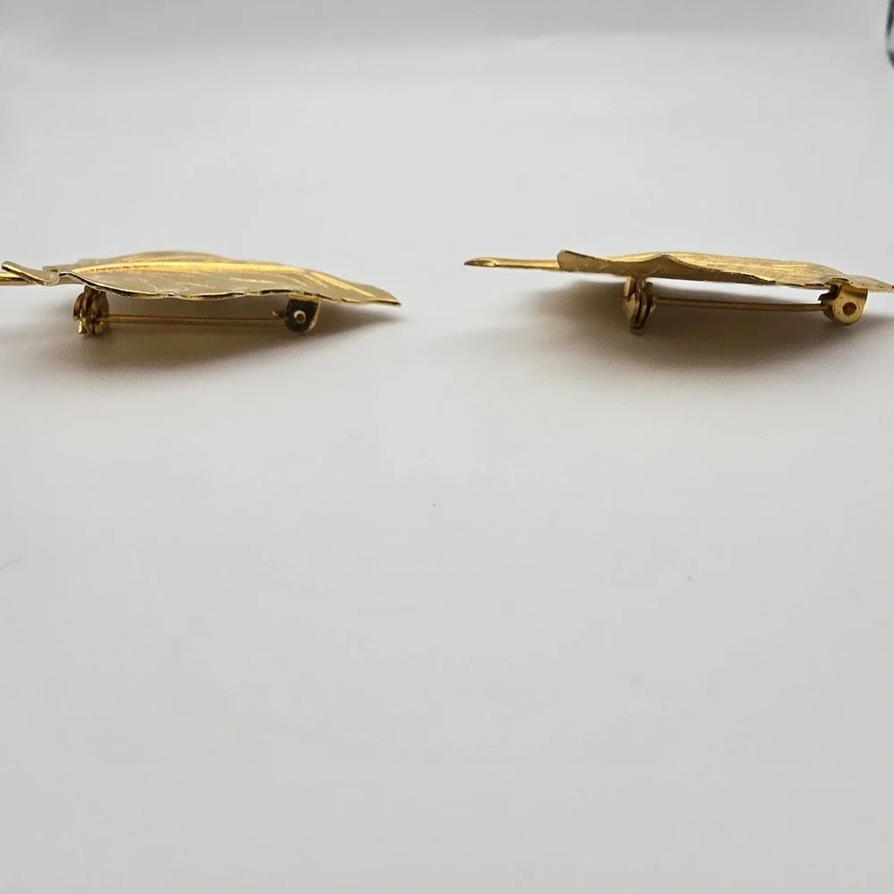 Vtg Lot of 2 Gold Tone‎ Leaf Brooches Set Dainty Nature Pin Casual Botanical